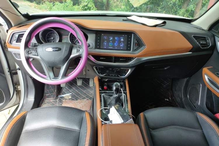 Used Zotye T300 2017 1.5L Manual Luxury Model Center Console