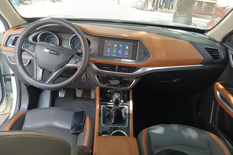 Used Zotye T300 2017 1.5L Manual Luxury Model Center Console