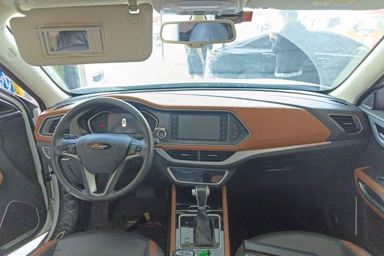 Used Zotye T300 2017 1.5T CVT Flagship Model Center Console
