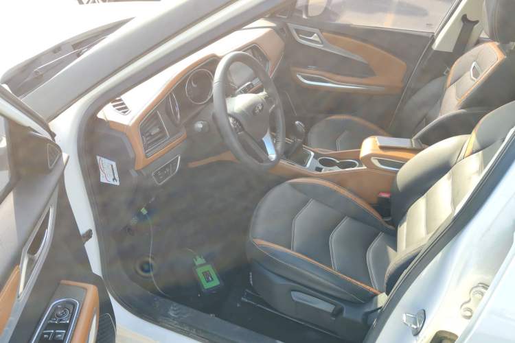 Used Zotye T300 2017 1.5L Manual Luxury Model Driver Seat
