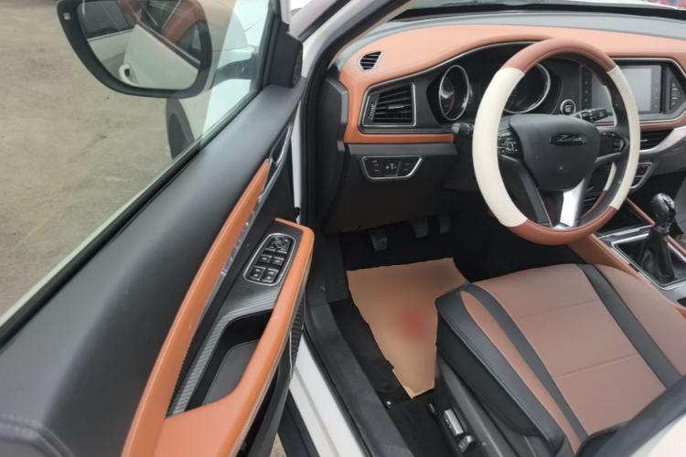 Used Zotye T300 2017 1.5L Manual Luxury Model Driver Seat