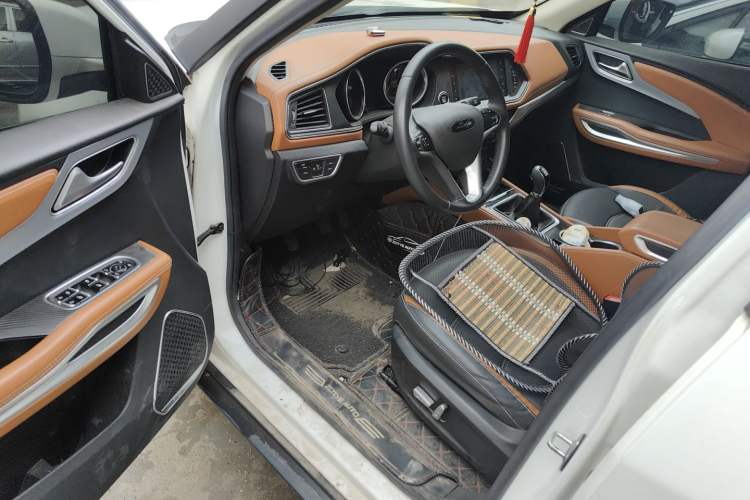 Used Zotye T300 2017 1.5L Manual Luxury Model Driver Seat