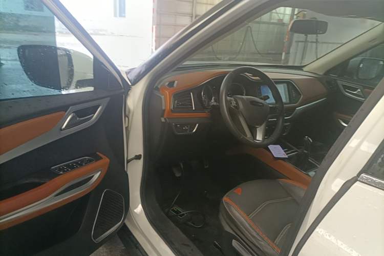 Used Zotye T300 2017 1.5L Manual Luxury Model Driver Seat