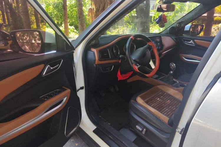Used Zotye T300 2017 1.5L Manual Luxury Model Driver Seat