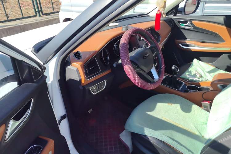 Used Zotye T300 2017 1.5L Manual Luxury Model Driver Seat