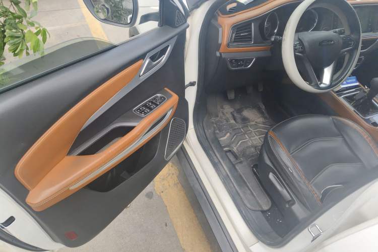 Used Zotye T300 2017 1.5L Manual Luxury Model Driver Seat