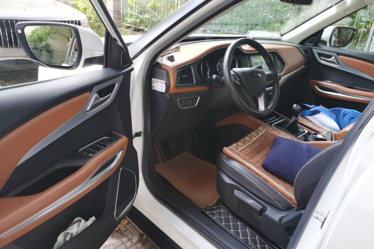 Used Zotye T300 2017 1.5L Manual Luxury Model Driver Seat