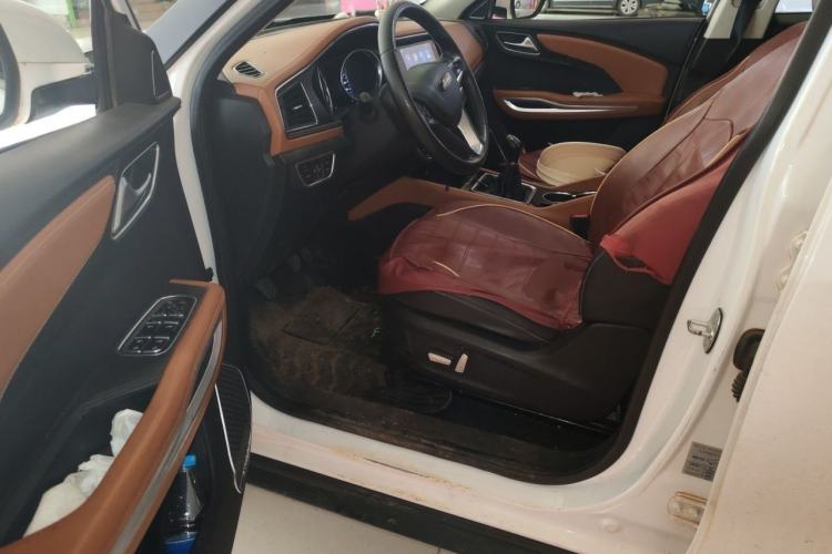 Used Zotye T300 2017 1.5L Manual Luxury Edition Two-Tone Driver Seat