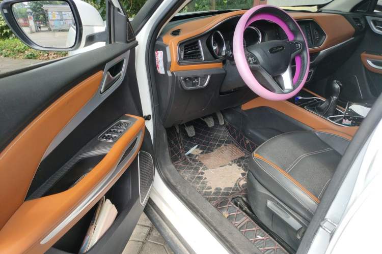 Used Zotye T300 2017 1.5L Manual Luxury Model Driver Seat