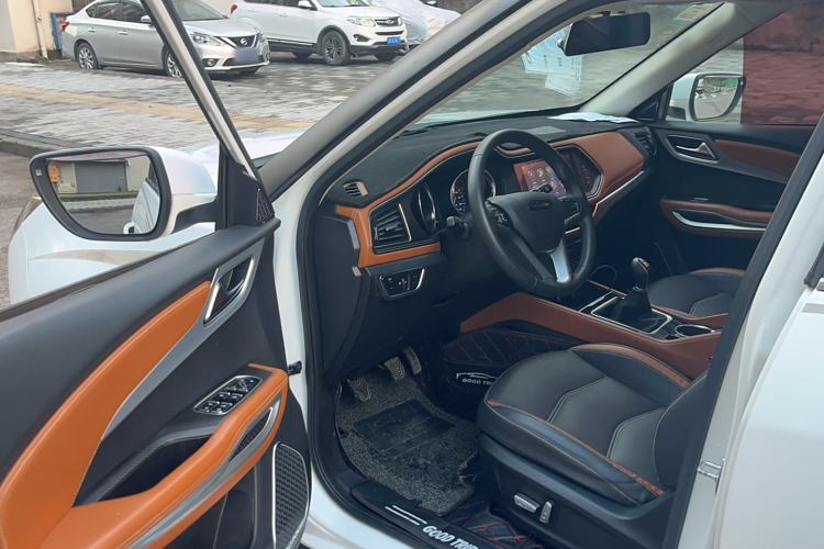 Used Zotye T300 2017 1.5L Manual Luxury Model Driver Seat