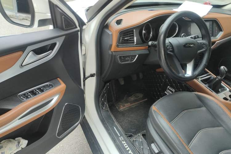 Used Zotye T300 2017 1.5L Manual Luxury Model Driver Seat