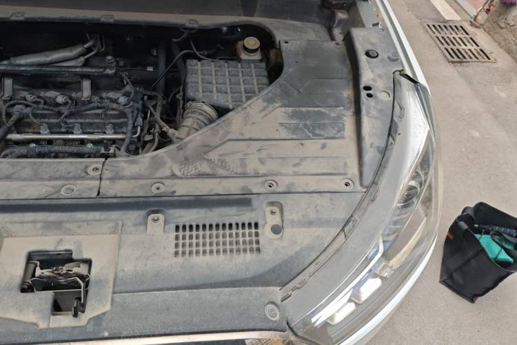 Used Zotye T300 2017 1.5L Manual Luxury Model Engine Bay Left