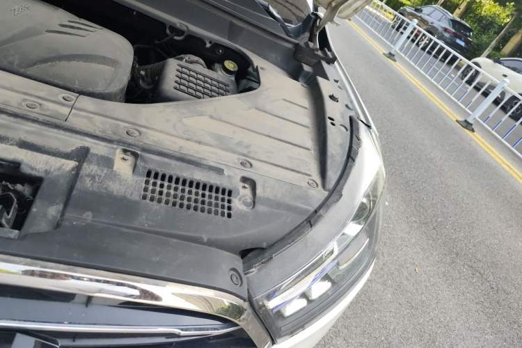 Used Zotye T300 2017 1.5T CVT Luxury Model Engine Bay Left