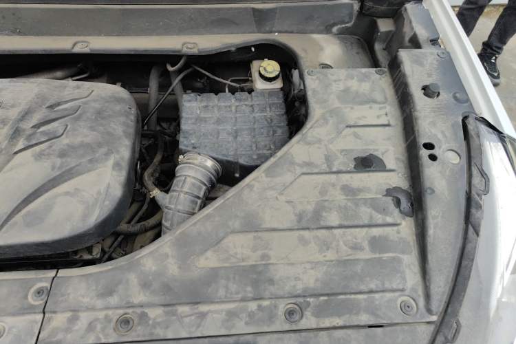 Used Zotye T300 2017 1.5L Manual Luxury Model Engine Bay Left