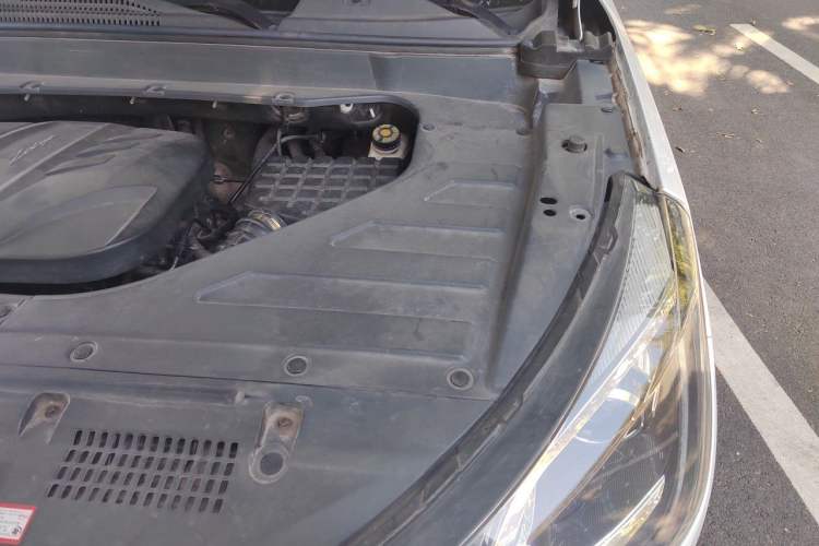 Used Zotye T300 2017 1.5L Manual Luxury Model Engine Bay Left