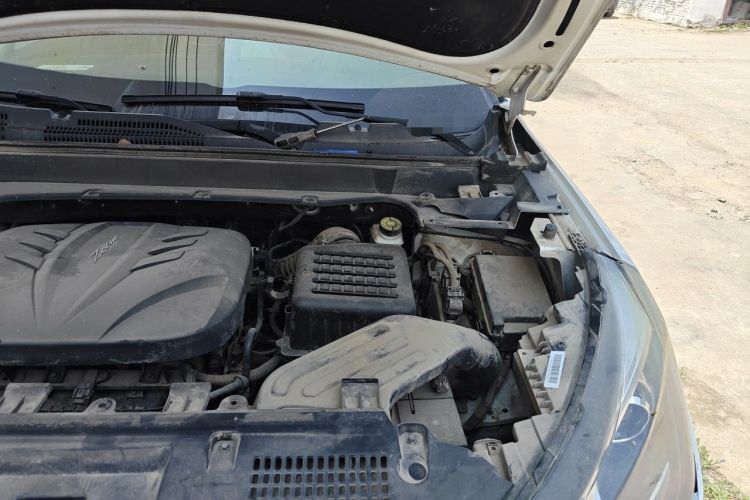 Used Zotye T300 2017 1.5T CVT Luxury Model Engine Bay Left
