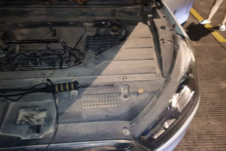 Used Zotye T300 2017 1.5L Manual Luxury Model Engine Bay Left