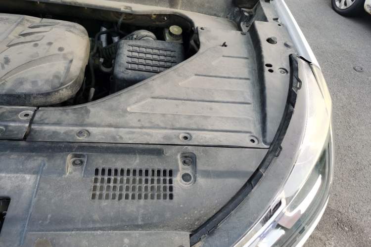 Used Zotye T300 2017 1.5T CVT Luxury Model Engine Bay Left