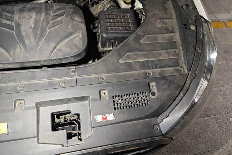 Used Zotye T300 2017 1.5T CVT Luxury Model Engine Bay Left