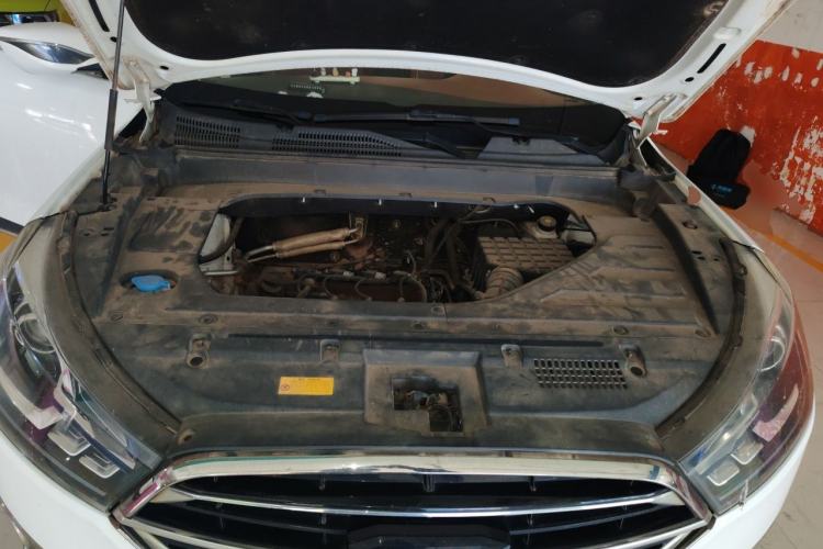 Used Zotye T300 2017 1.5L Manual Luxury Edition Two-Tone Engine Bay