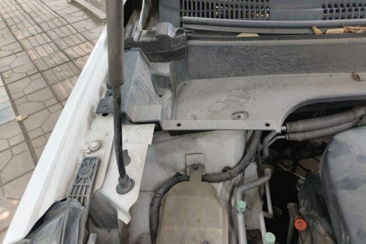 Used Zotye T300 2017 1.5L Manual Luxury Model Engine Bay Right