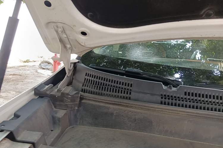 Used Zotye T300 2017 1.5L Manual Luxury Model Engine Bay Right