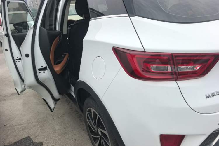 Used Zotye T300 2017 1.5L Manual Luxury Model Exterior 2