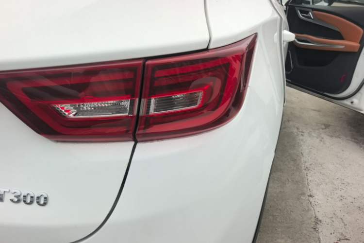 Used Zotye T300 2017 1.5L Manual Luxury Model Exterior 3