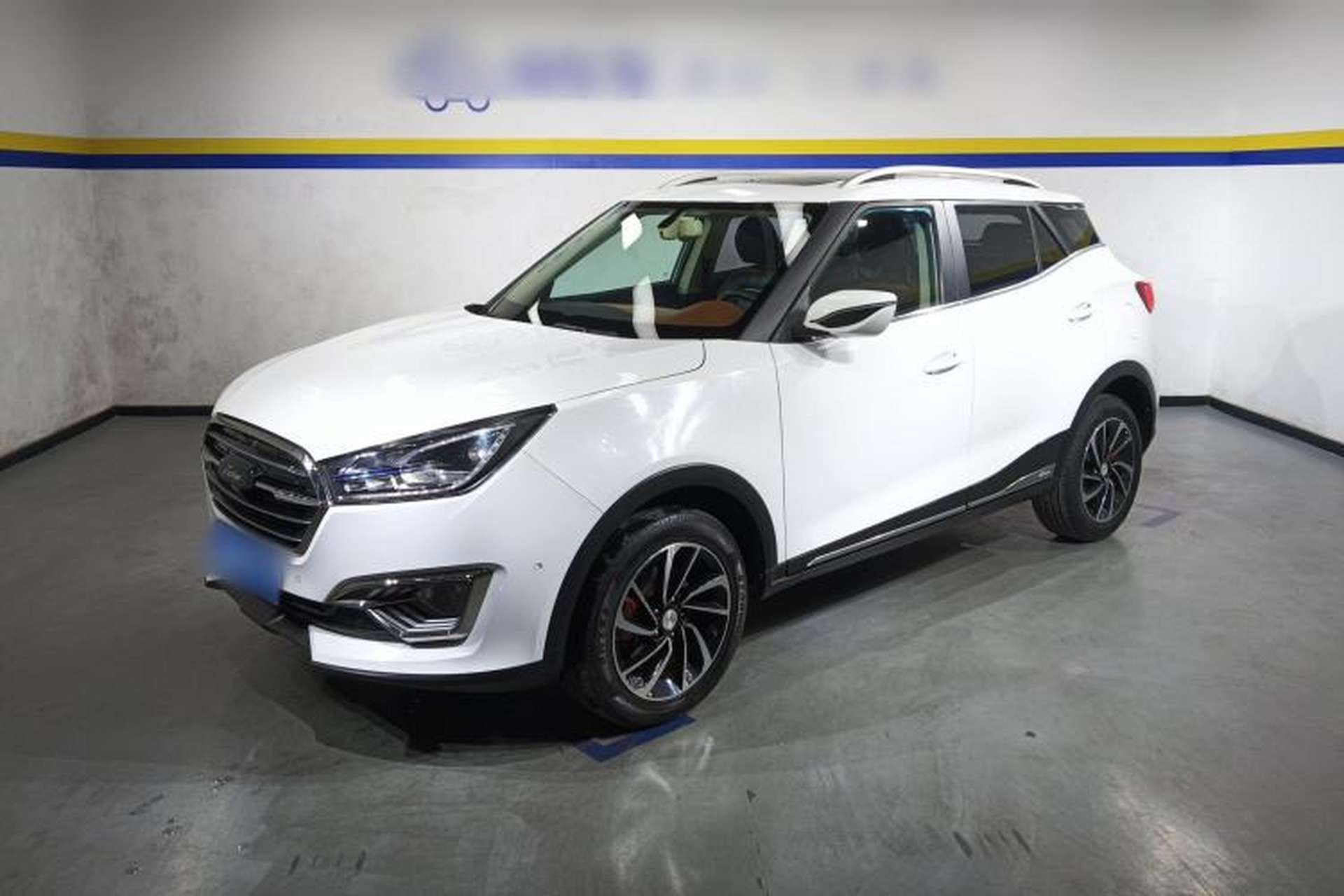 Used Zotye T300 2017 1.5T CVT Luxury Model Front Left 45 Deg
