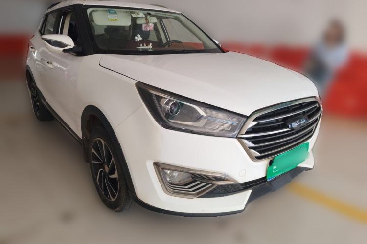 Used Zotye T300 2017 1.5L Manual Luxury Edition Two-Tone Front Right 45 Deg