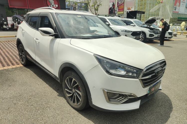 Used Zotye T300 2017 1.5T CVT Luxury Model Front Right 45 Deg