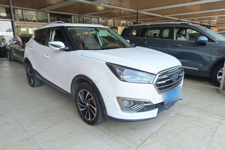 Used Zotye T300 2017 1.5T CVT Flagship Model Front Right 45 Deg