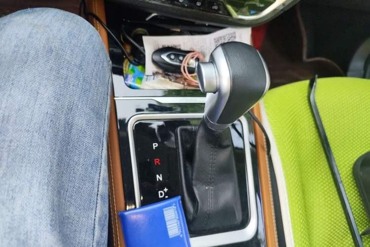 Used Zotye T300 2017 1.5T CVT Luxury Model Gear Lever
