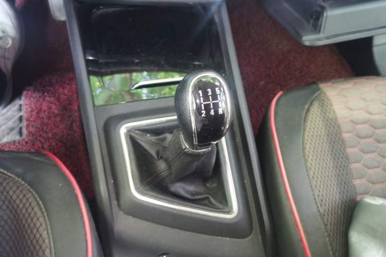 Used Zotye T300 2017 1.5L Manual Elite Model Gear Lever