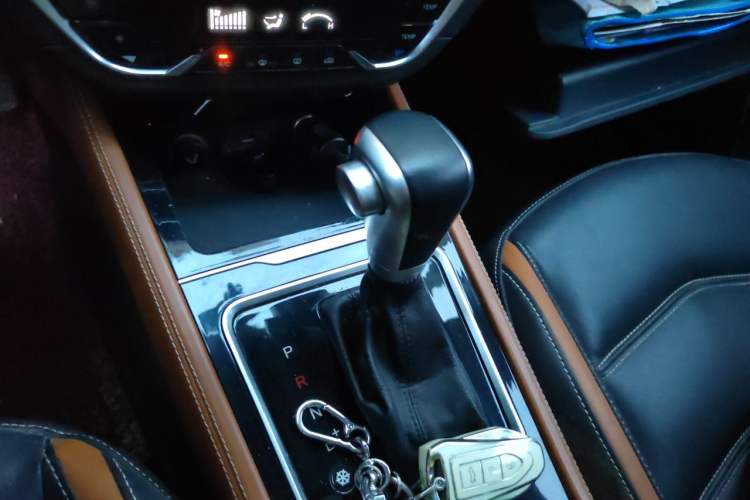 Used Zotye T300 2017 1.5T CVT Luxury Model Gear Lever