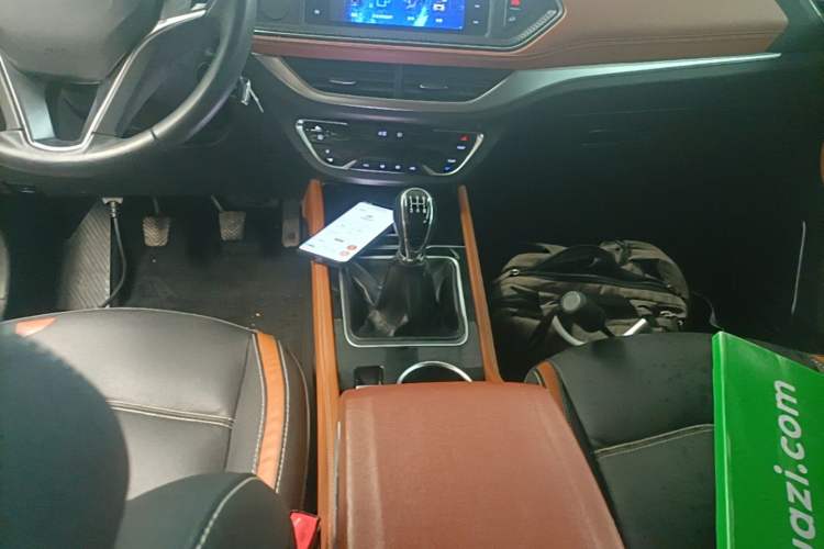Used Zotye T300 2017 1.5L Manual Luxury Model Gear Lever