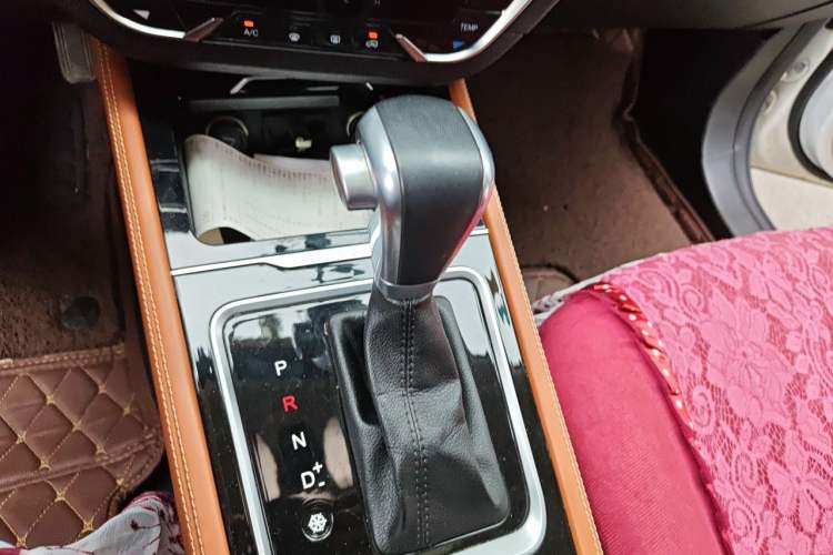 Used Zotye T300 2017 1.5T CVT Luxury Model Gear Lever