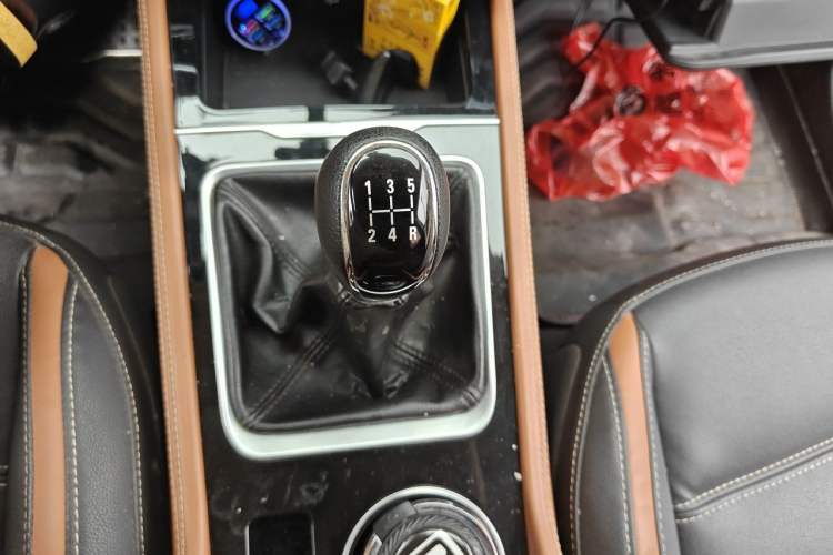 Used Zotye T300 2017 1.5L Manual Luxury Model Gear Lever