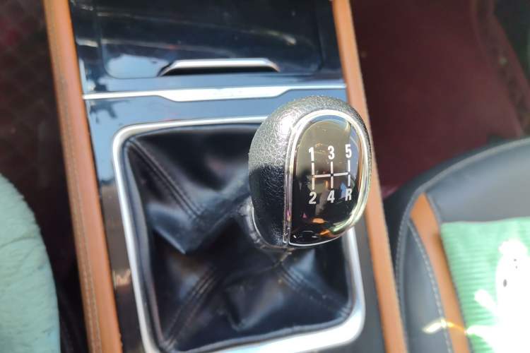 Used Zotye T300 2017 1.5L Manual Luxury Model Gear Lever