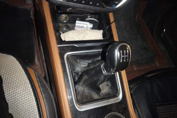 Used Zotye T300 2017 1.5L Manual Luxury Model Gear Lever