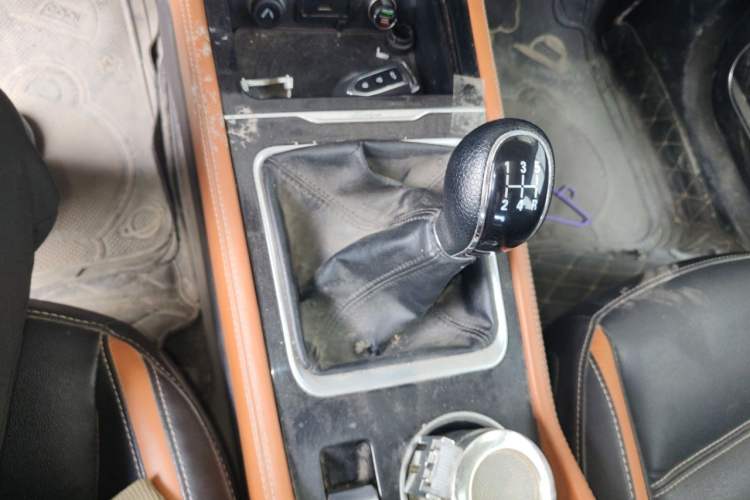 Used Zotye T300 2017 1.5L Manual Elite Model Gear Lever