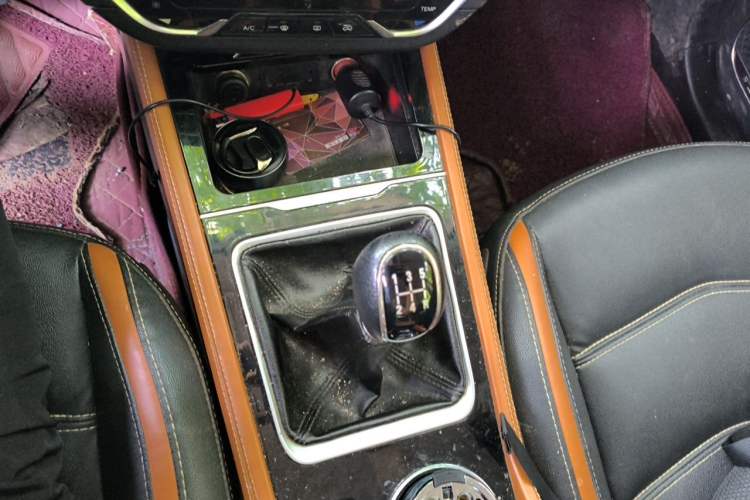 Used Zotye T300 2017 1.5L Manual Luxury Model Gear Lever