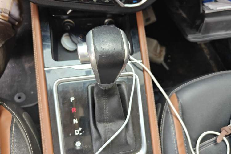 Used Zotye T300 2017 1.5T CVT Luxury Model Gear Lever