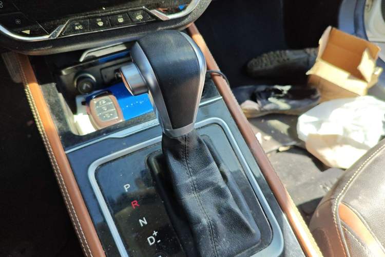 Used Zotye T300 2017 1.5T CVT Luxury Model Gear Lever