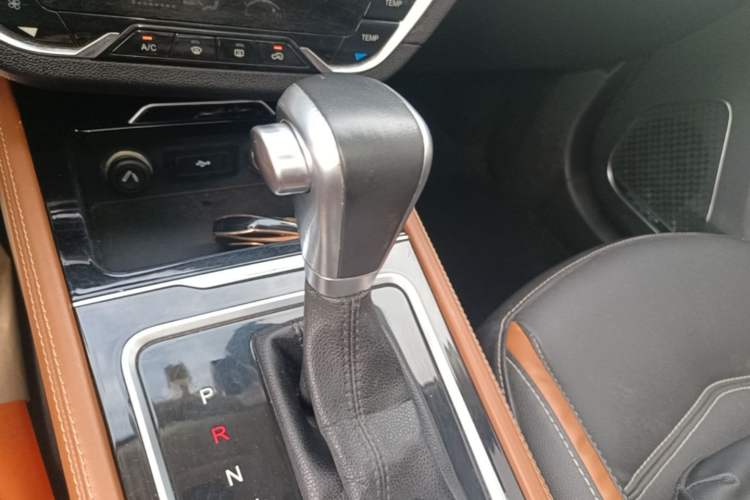 Used Zotye T300 2017 1.5T CVT Luxury Model Gear Lever