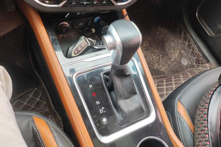 Used Zotye T300 2017 1.5T CVT Luxury Model Gear Lever