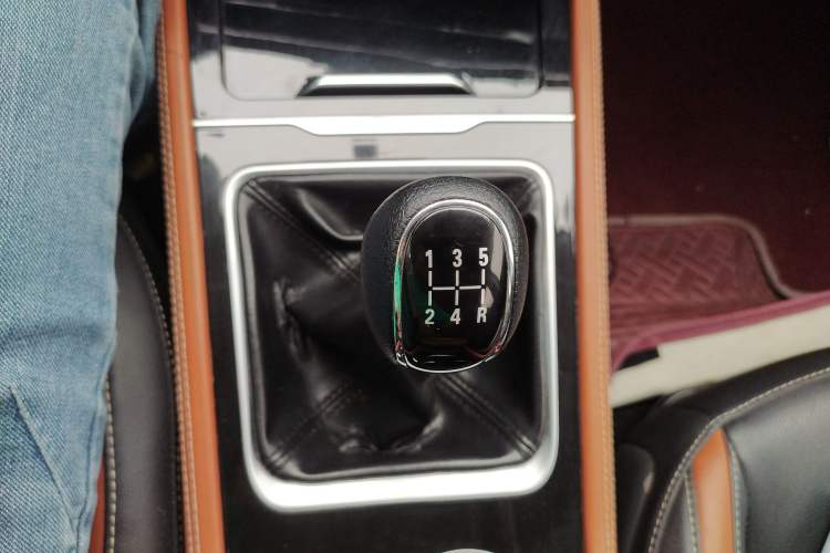 Used Zotye T300 2017 1.5L Manual Luxury Model Gear Lever