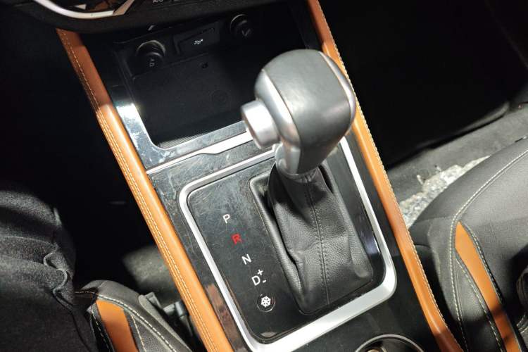 Used Zotye T300 2017 1.5T CVT Luxury Model Gear Lever