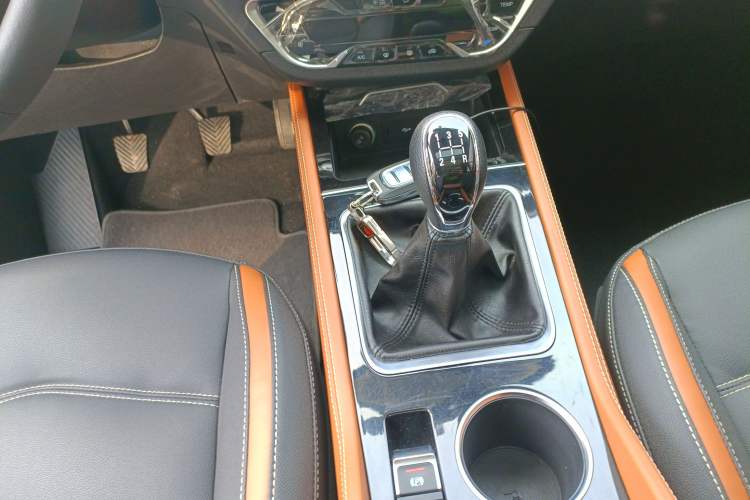 Used Zotye T300 2017 1.5L Manual Luxury Model Gear Lever