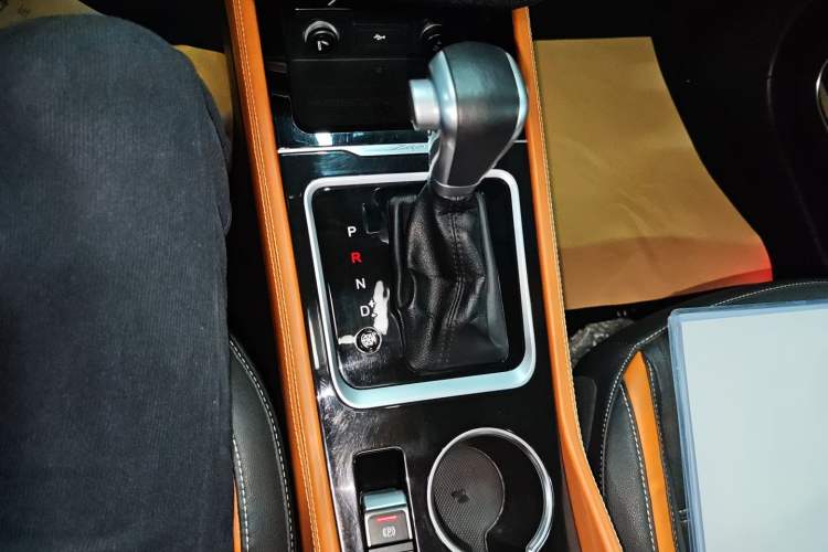 Used Zotye T300 2017 1.5T CVT Luxury Model Gear Lever
